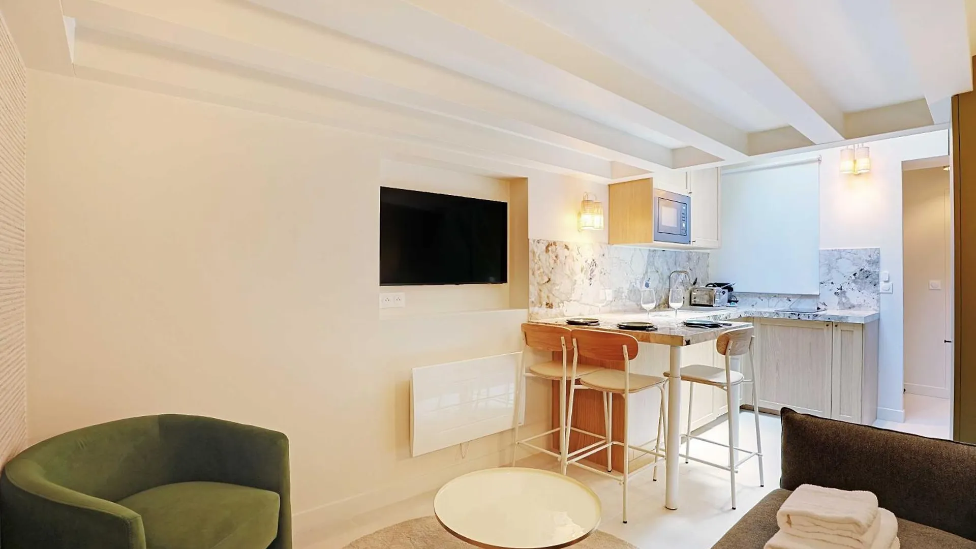 Chic And Cosy Apartment-Canal Saint Martin Paris Apartment