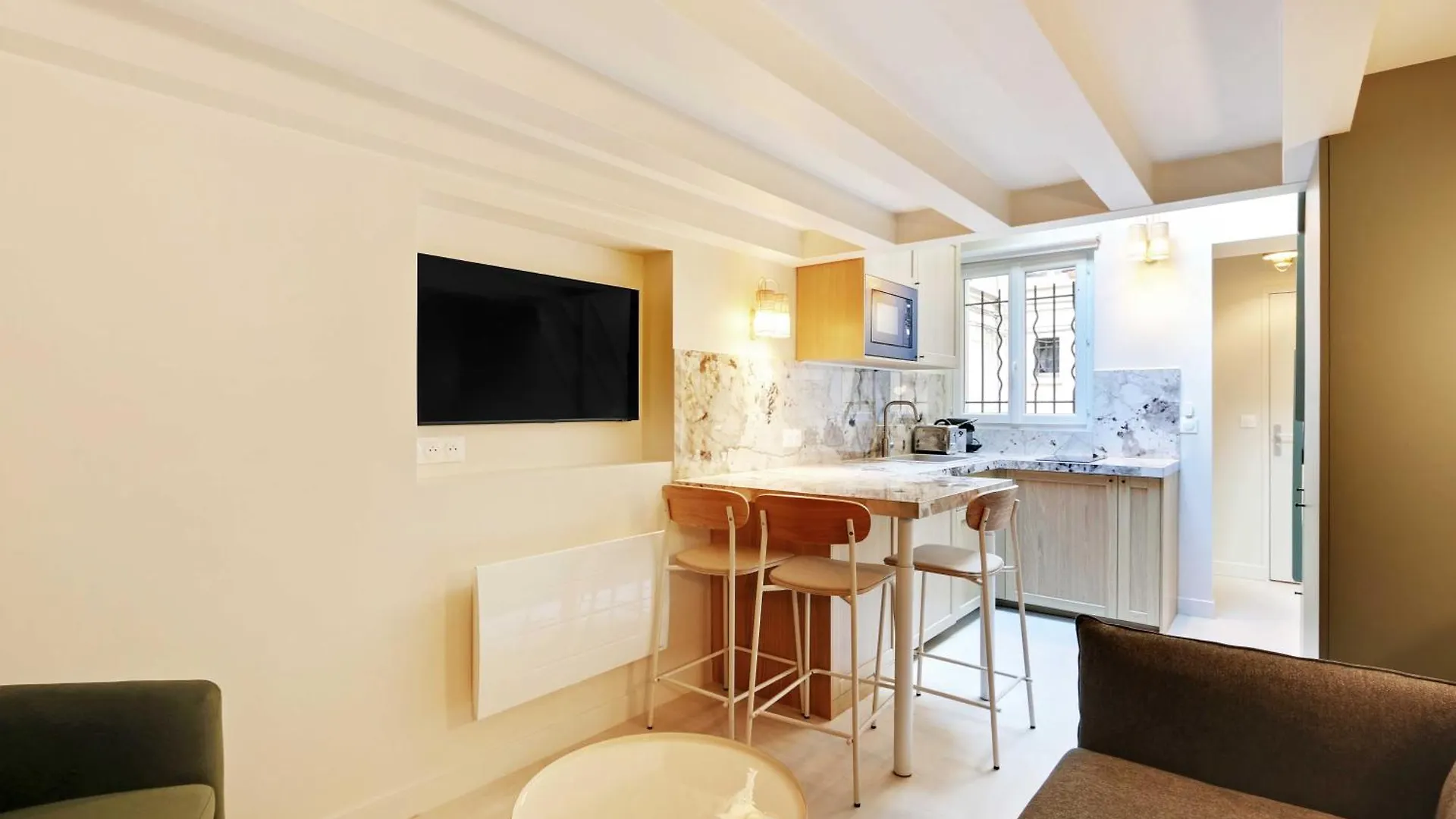 Chic And Cosy Apartment-Canal Saint Martin Paris France