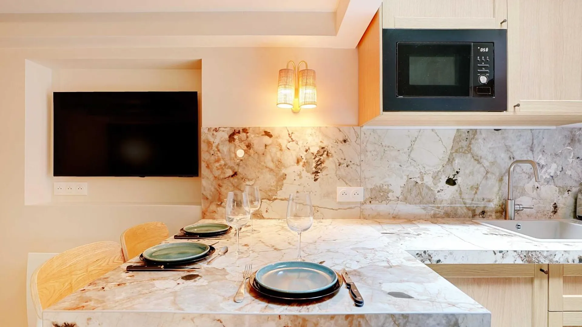 Chic And Cosy Apartment-Canal Saint Martin Paris France