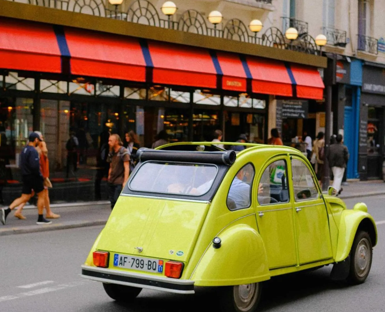 Apartment Chic And Cosy Apartment-Canal Saint Martin Paris France