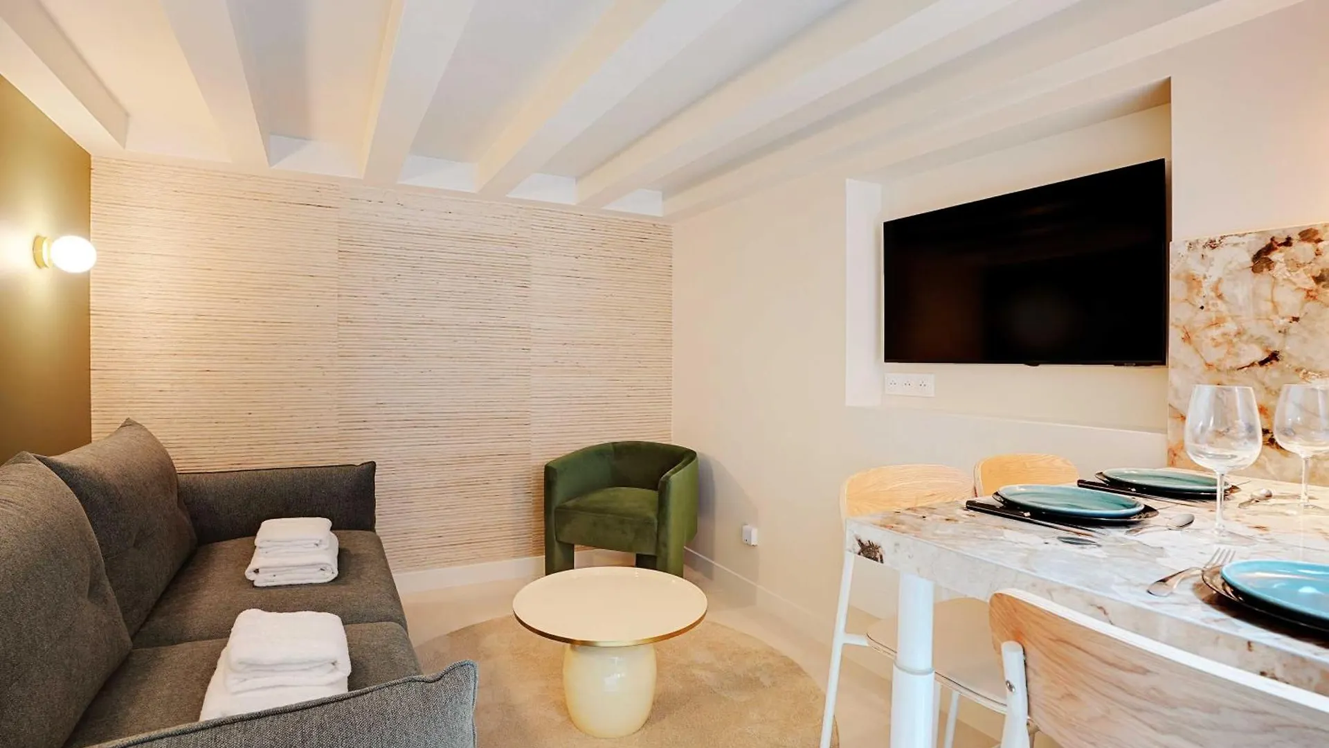Apartment Chic And Cosy Apartment-Canal Saint Martin Paris