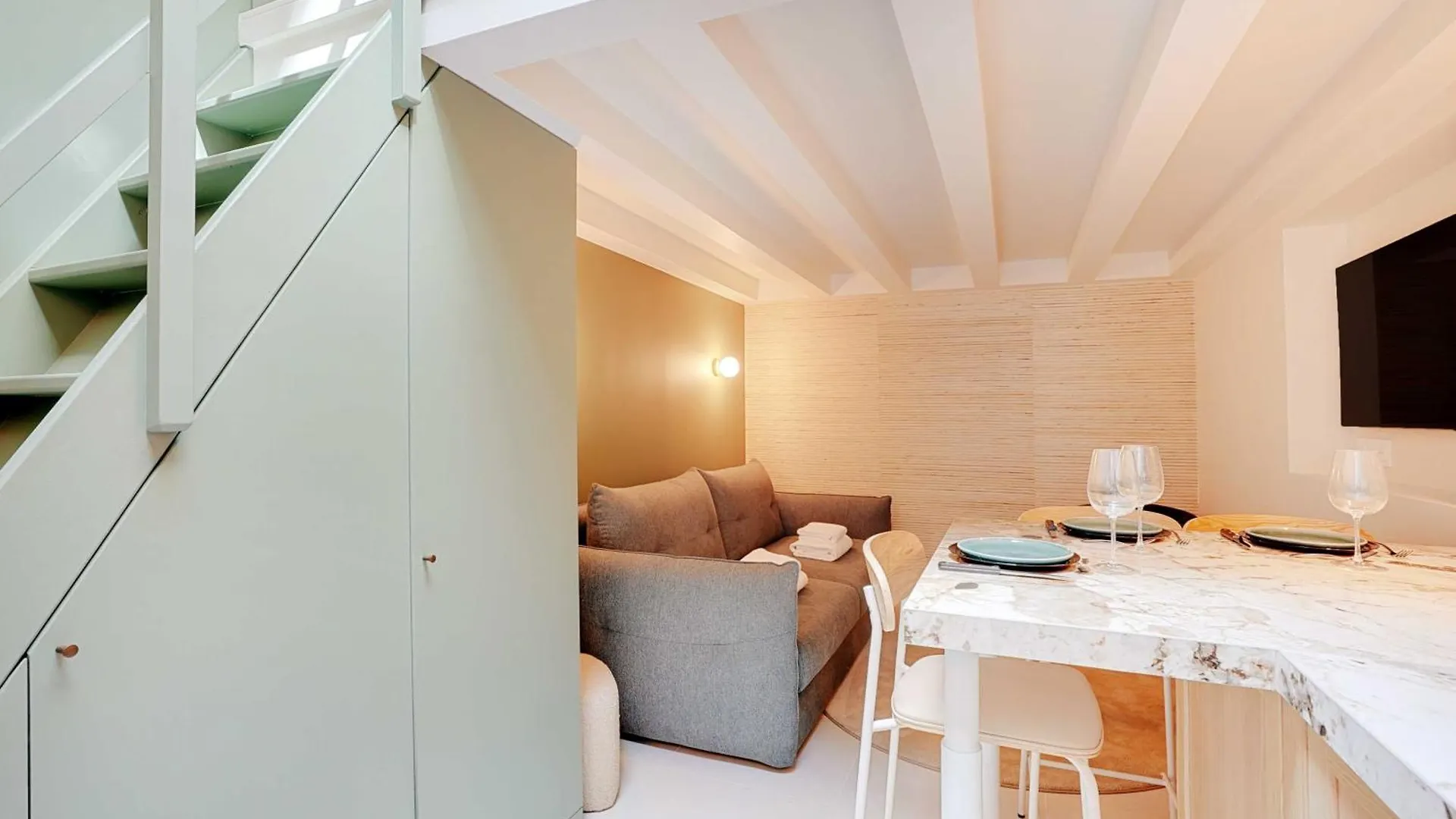Apartment Chic And Cosy Apartment-Canal Saint Martin Paris France
